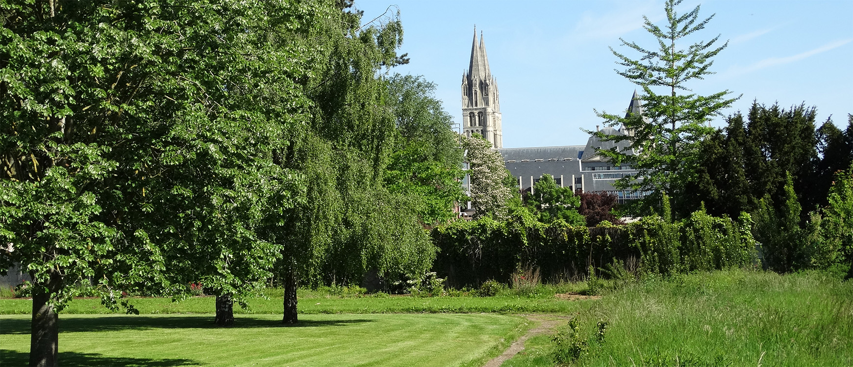 Vue du parc sur abbaye aux hommes2